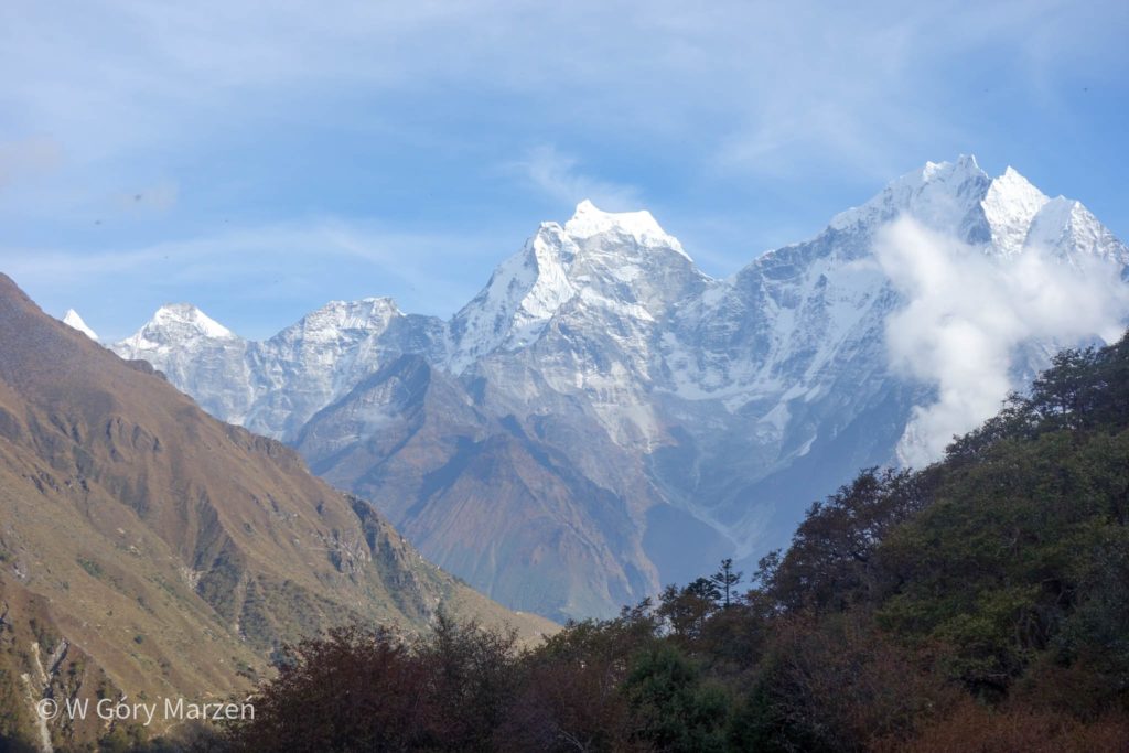 Trekking do Everest Base Camp i Gokyo Ri - widok na Taboche