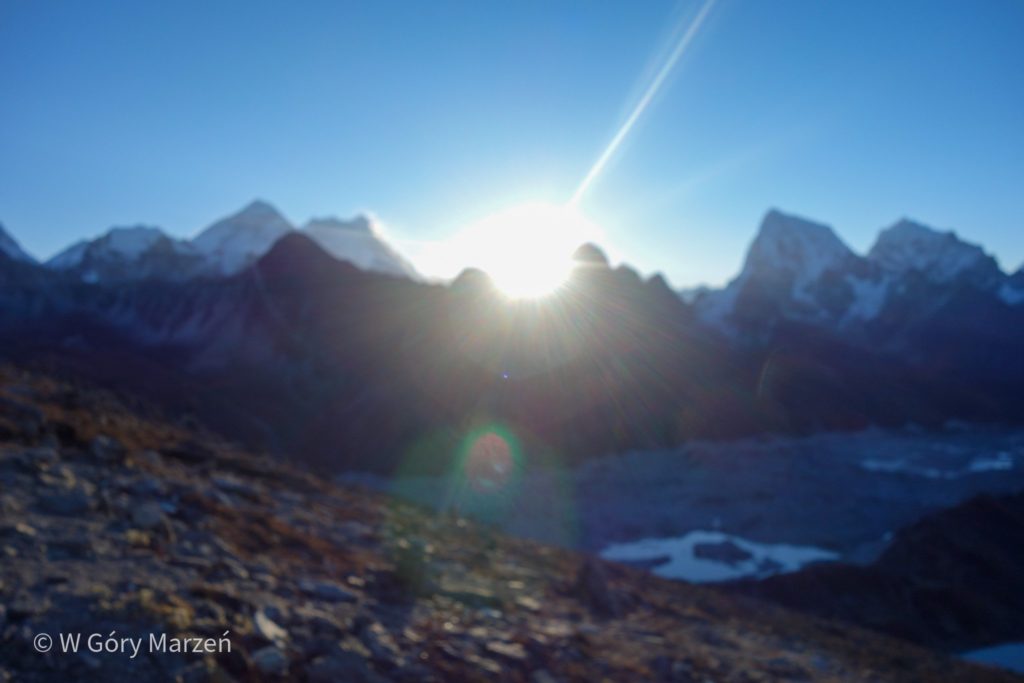 Vista del amanecer del Mont Everest, Ltohse y Makalu