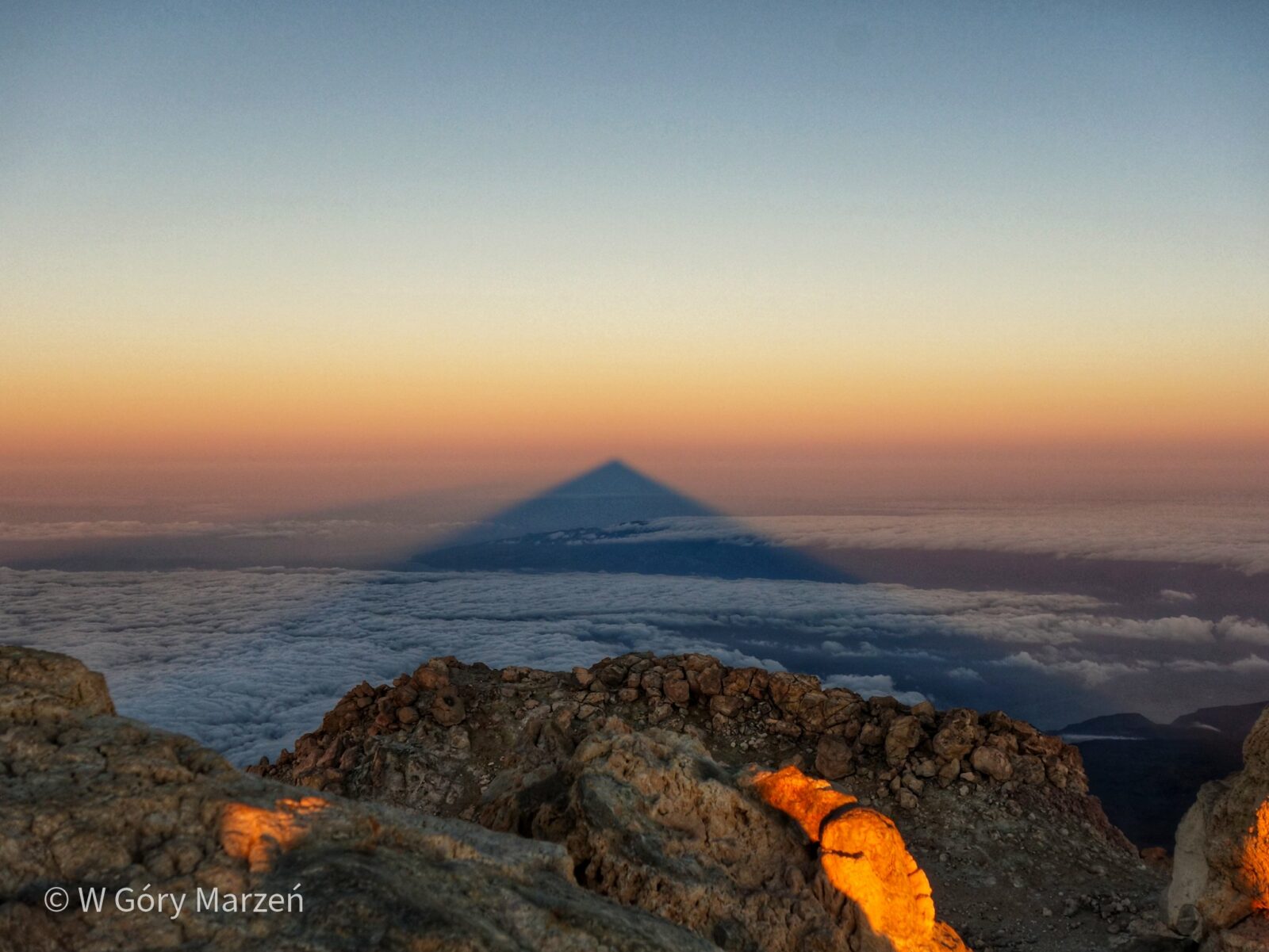 Teide permit - sunrise, road from the Parking Montaña Blanca - the mountains of dreams